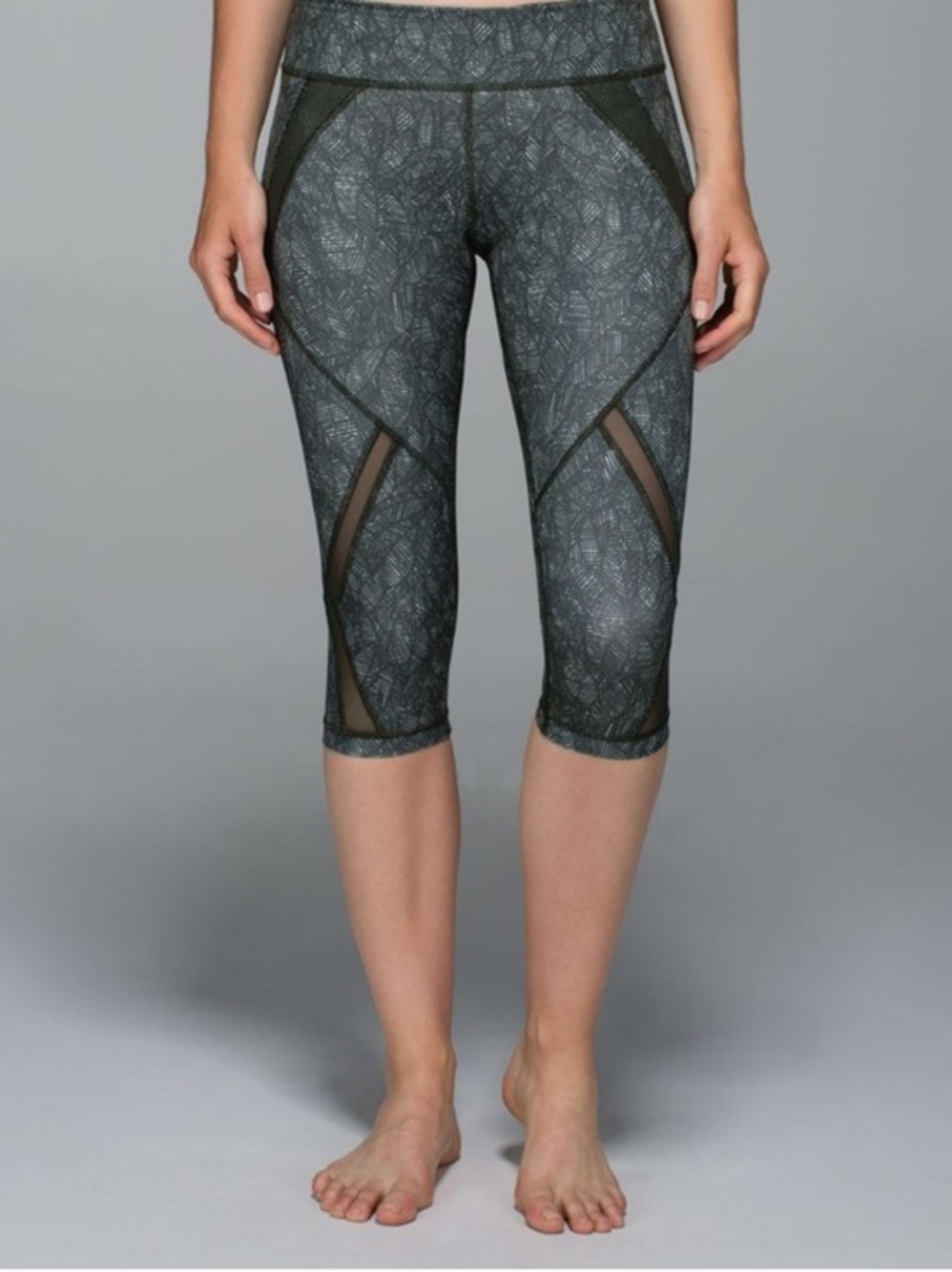 Lululemon Cool To Street Crop
Jazzy White Gator Green